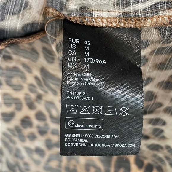 H&M Leopard Print V-Neck Button Down Elbow Length Puff Sleeve Blouse Boho Size M - Picture 9 of 10
